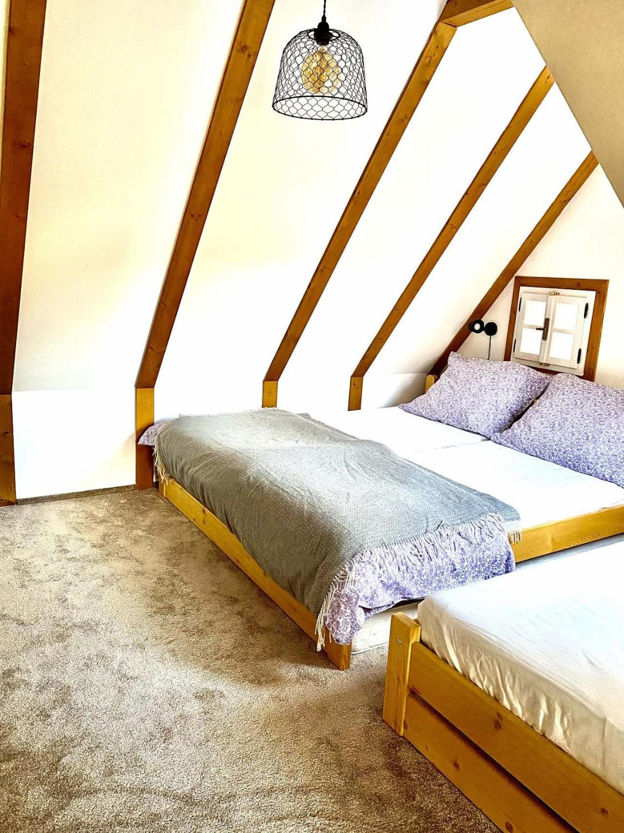Chaloupka S Rodinnou Tradici Mezimesti Esterno foto